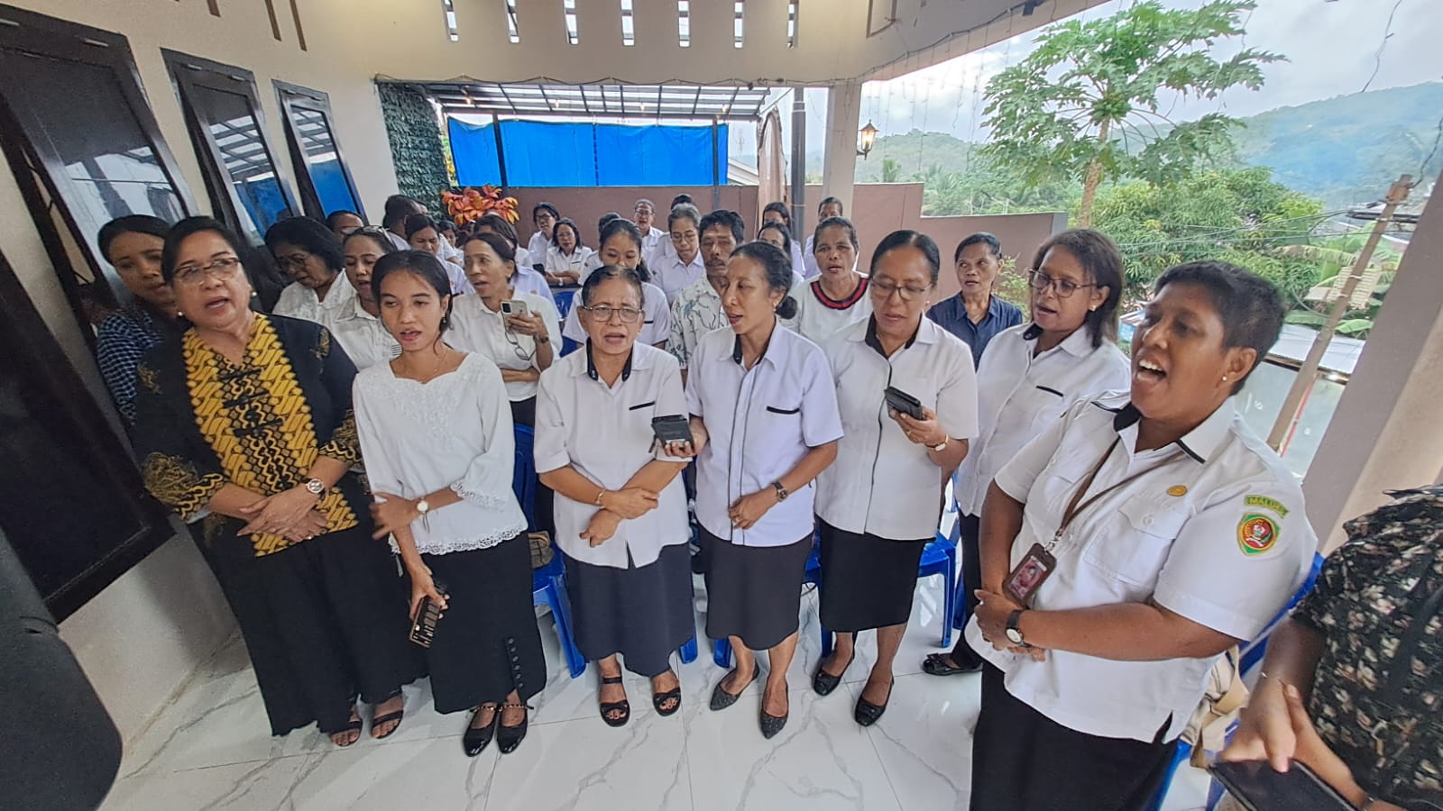Ibadah Syukur HUT Guru dan Pegawai: Momen Penuh Haru di Balik Purna Bakti Ibu Erlin Tupan